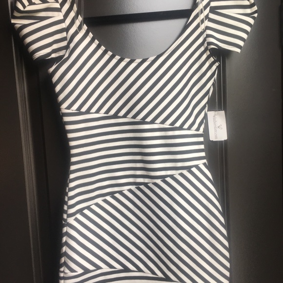 Windsor NWT black/white stripped dress - Picture 3 of 4